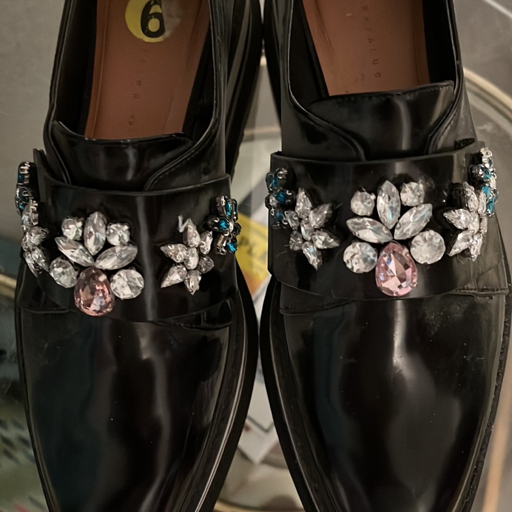 Zara Black Patent Leather Flats with Floral Embellishments - Picture 5 of 8